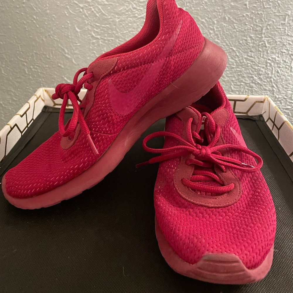 Nike Tennis Shoes